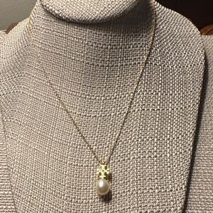 NWOT Tory Burch Kira Gold TT Pendant with Pearl Necklace